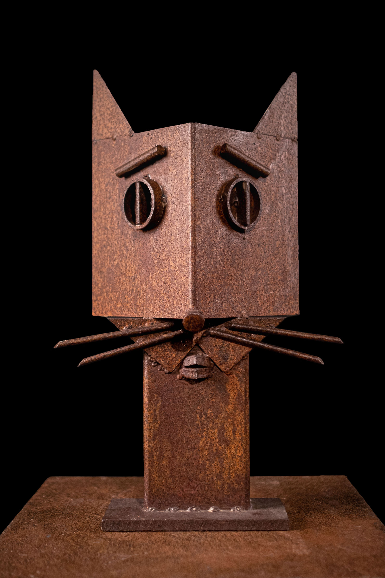 Gatto simbolo, 2016, ferro di scarto e saldatura ad arco, 45 x 21 cm